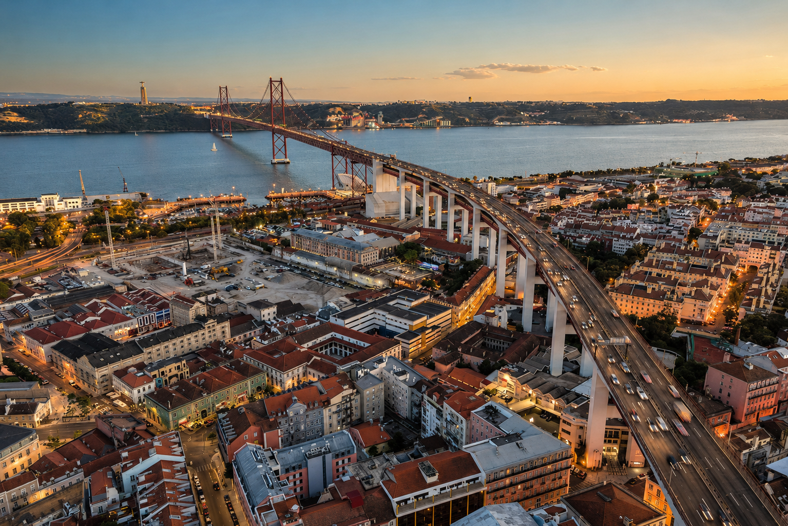 Vista aérea de Alcântara com a Ponte 25 de Abril e o Tejo