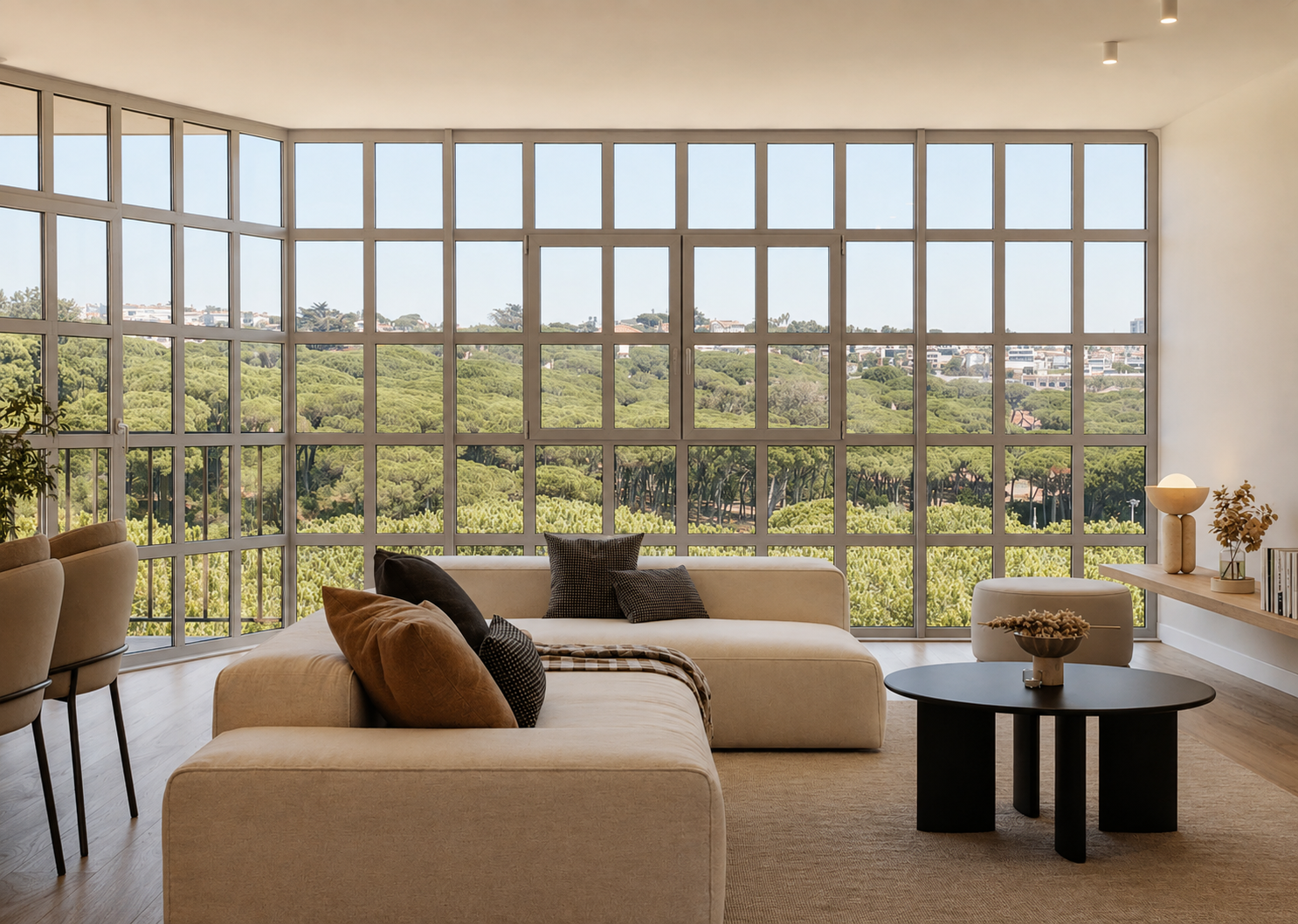 Il Mare, sala com vista sobre o pinhal
