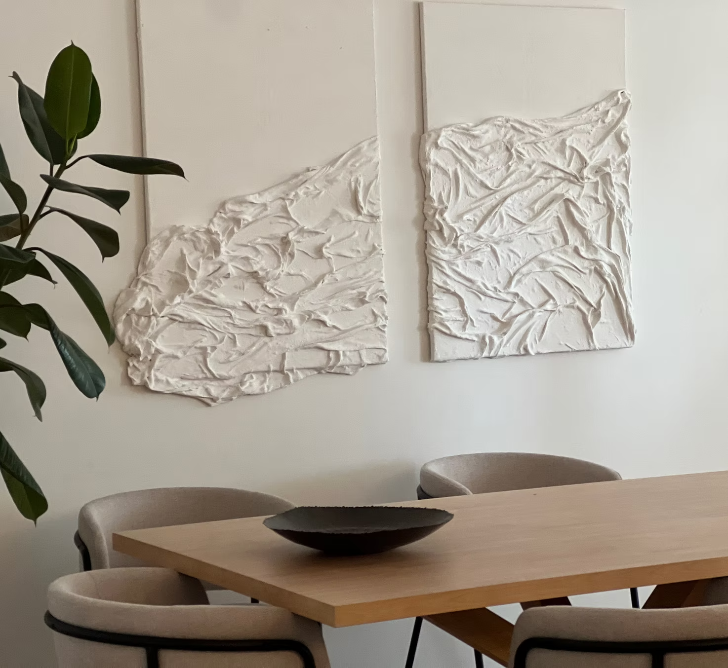 Il Mare, sala de jantar com arte em relevo